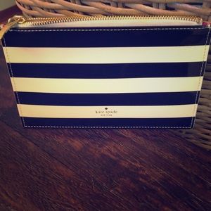 Kate Spade ♠️ Slim Pouch, patent leather